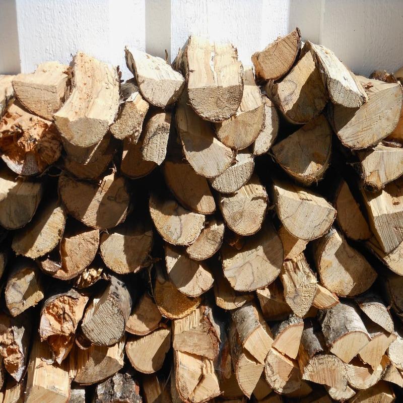 Fjord Dubbing_Holzstapel_sonnig_rund